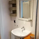 Aufmlohr - Mit 3 Schlafzimmern-fuer 5 Personen- 4 Einzelbetten- 1 Ausziehcouch- In Hitdorf - Private Parkplaetze Vorhanden- * ليفركوزن