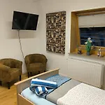 شقة Aufmlohr - Mit 3 Schlafzimmern-fuer 5 Personen- 4 Einzelbetten- 1 Ausziehcouch- In Hitdorf - Private Parkplaetze Vorhanden- ليفركوزن