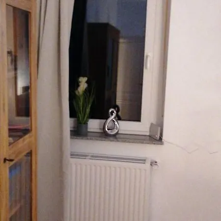 Aufmlohr - Mit 3 Schlafzimmern - In Hitdorf - Private Parkplaetze Vorhanden-