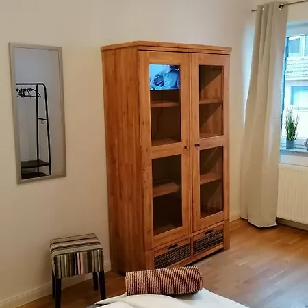 Apartment Aufmlohr - Mit 3 Schlafzimmern - In Hitdorf - Private Parkplaetze Vorhanden- *