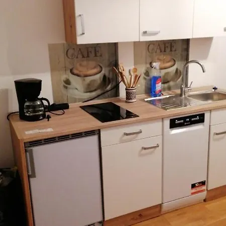 Aufmlohr - Mit 3 Schlafzimmern- 4 Einzelbetten- Fuer 4 Personen - In Hitdorf - Private Parkplaetze Vorhanden-