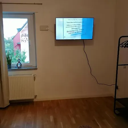 Aufmlohr - Mit 3 Schlafzimmern - In Hitdorf - Private Parkplaetze Vorhanden- Apartment Leverkusen