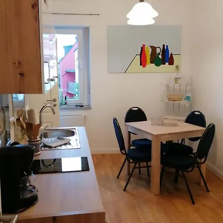 Apartment Aufmlohr - Mit 3 Schlafzimmern - In Hitdorf - Private Parkplaetze Vorhanden- *
