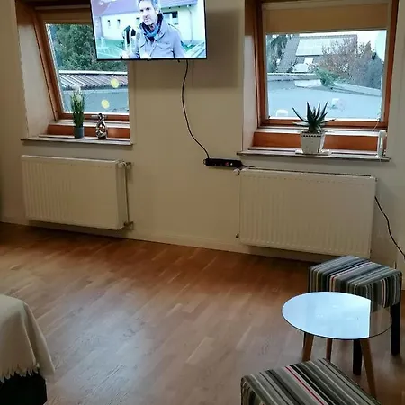 Aufmlohr - Mit 3 Schlafzimmern - In Hitdorf - Private Parkplaetze Vorhanden- Apartment *