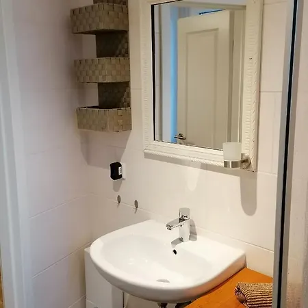 Aufmlohr - Mit 3 Schlafzimmern - In Hitdorf - Private Parkplaetze Vorhanden- * Leverkusen