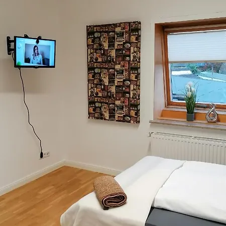 Aufmlohr - Mit 3 Schlafzimmern- 4 Einzelbetten- Fuer 4 Personen - In Hitdorf - Private Parkplaetze Vorhanden- Apartment