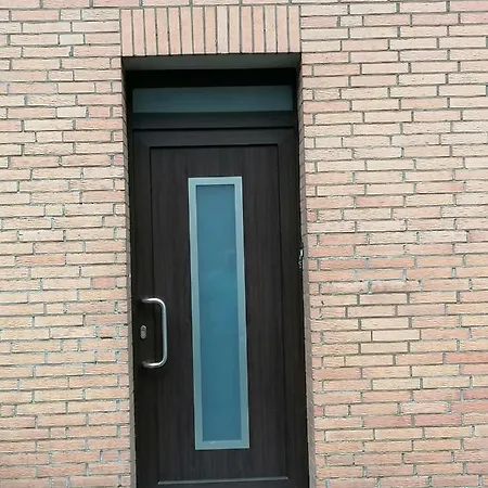 Aufmlohr - Mit 3 Schlafzimmern- 4 Einzelbetten- Fuer 4 Personen - In Hitdorf - Private Parkplaetze Vorhanden- * Леверкузен