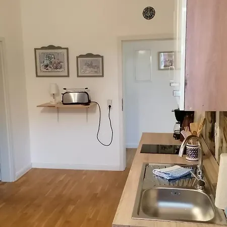 Aufmlohr - Mit 3 Schlafzimmern- 4 Einzelbetten- Fuer 4 Personen - In Hitdorf - Private Parkplaetze Vorhanden- Leverkusen