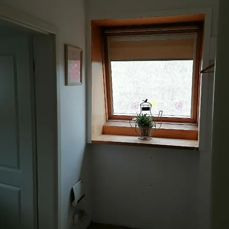 Aufmlohr - Mit 3 Schlafzimmern-fuer 5 Personen- 4 Einzelbetten- 1 Ausziehcouch- In Hitdorf - Private Parkplaetze Vorhanden- * Leverkusen