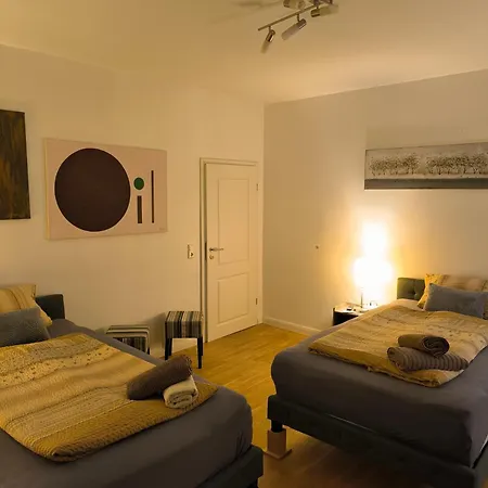 شقة Aufmlohr - Mit 3 Schlafzimmern-fuer 5 Personen- 4 Einzelbetten- 1 Ausziehcouch- In Hitdorf - Private Parkplaetze Vorhanden-