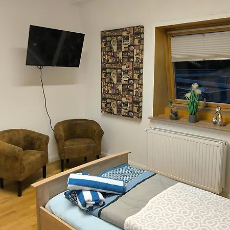 Lejlighed Aufmlohr - Mit 3 Schlafzimmern-fuer 5 Personen- 4 Einzelbetten- 1 Ausziehcouch- In Hitdorf - Private Parkplaetze Vorhanden- Leverkusen