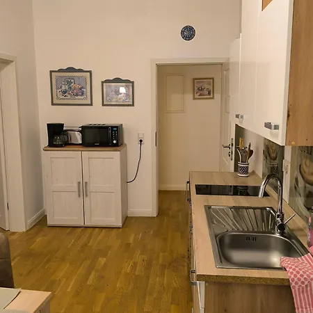 Aufmlohr - Mit 3 Schlafzimmern-fuer 5 Personen- 4 Einzelbetten- 1 Ausziehcouch- In Hitdorf - Private Parkplaetze Vorhanden- Lejlighed Leverkusen