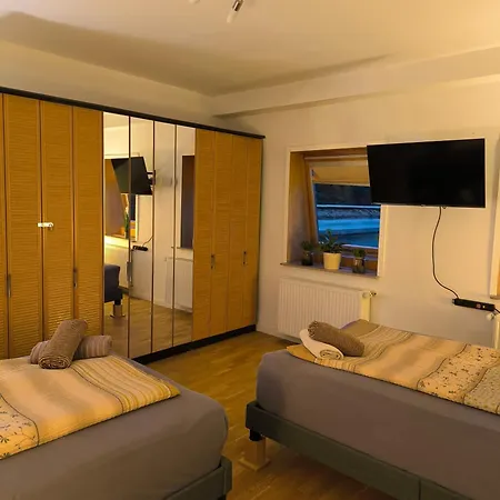 Lejlighed Aufmlohr - Mit 3 Schlafzimmern-fuer 5 Personen- 4 Einzelbetten- 1 Ausziehcouch- In Hitdorf - Private Parkplaetze Vorhanden- Leverkusen