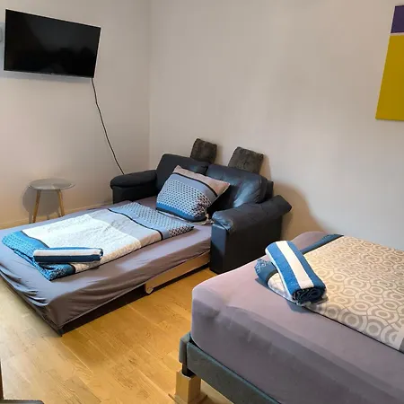 Lejlighed Aufmlohr - Mit 3 Schlafzimmern-fuer 5 Personen- 4 Einzelbetten- 1 Ausziehcouch- In Hitdorf - Private Parkplaetze Vorhanden- Leverkusen