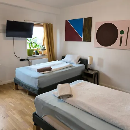 Lejlighed Aufmlohr - Mit 3 Schlafzimmern-fuer 5 Personen- 4 Einzelbetten- 1 Ausziehcouch- In Hitdorf - Private Parkplaetze Vorhanden-