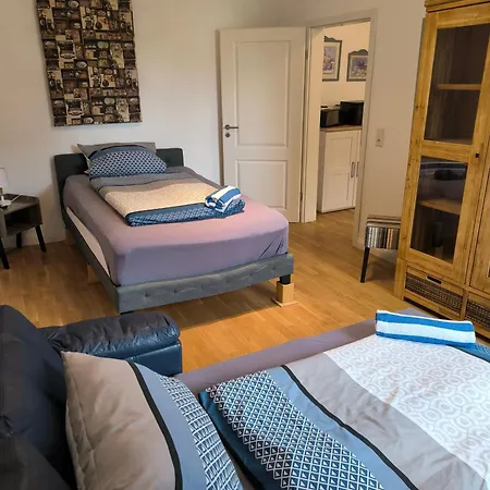 Lejlighed Aufmlohr - Mit 3 Schlafzimmern-fuer 5 Personen- 4 Einzelbetten- 1 Ausziehcouch- In Hitdorf - Private Parkplaetze Vorhanden- *