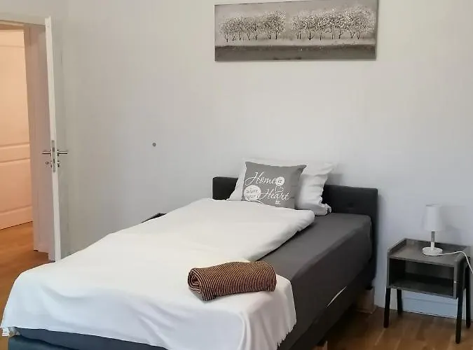 Aufmlohr - Mit 3 Schlafzimmern - In Hitdorf - Private Parkplätze Vorhanden- Apartment *