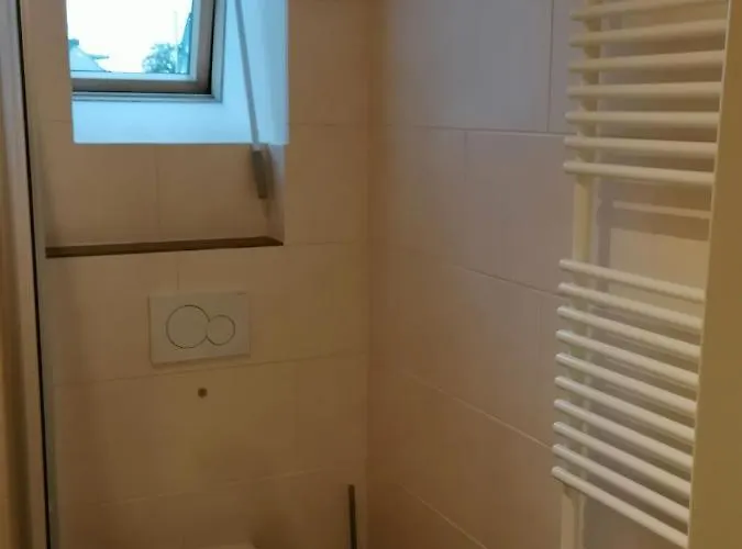 Aufmlohr - Mit 3 Schlafzimmern - In Hitdorf - Private Parkplätze Vorhanden- Leverkusen