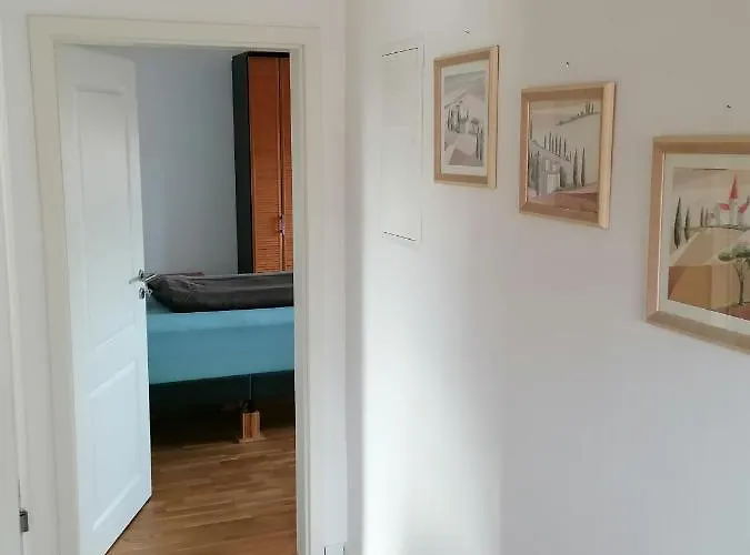 Apartment Aufmlohr - Mit 3 Schlafzimmern - In Hitdorf - Private Parkplätze Vorhanden-