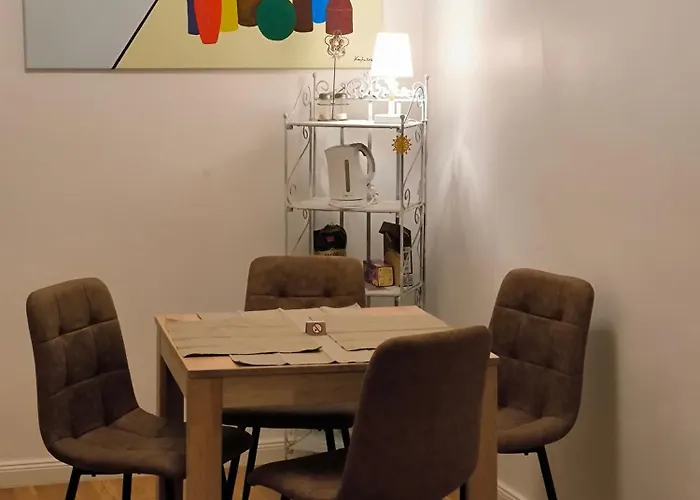 Aufmlohr - Mit 3 Schlafzimmern - In Hitdorf - Private Parkplätze Vorhanden- Apartment