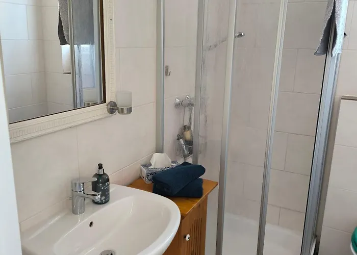 Apartment Aufmlohr - Mit 3 Schlafzimmern - In Hitdorf - Private Parkplätze Vorhanden- *
