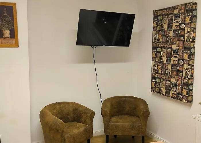 Aufmlohr - Mit 3 Schlafzimmern - In Hitdorf - Private Parkplätze Vorhanden- *