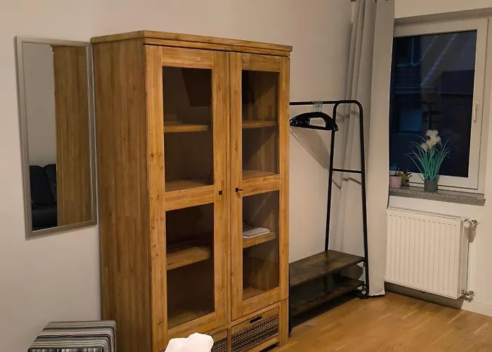 Aufmlohr - Mit 3 Schlafzimmern - In Hitdorf - Private Parkplätze Vorhanden- Apartment *