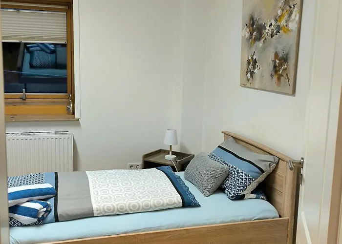 Apartment Aufmlohr - Mit 3 Schlafzimmern - In Hitdorf - Private Parkplätze Vorhanden- *