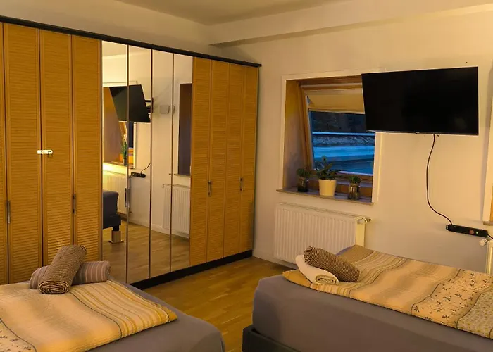 Apartment Aufmlohr - Mit 3 Schlafzimmern - In Hitdorf - Private Parkplätze Vorhanden- Leverkusen